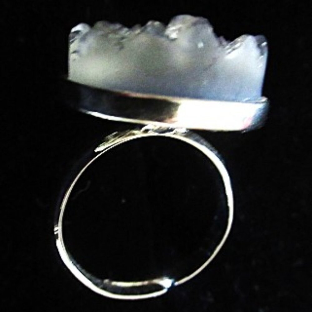 GLAMOR ROCK COCKTAIL RING with adjustable band - Picture 2 of 2